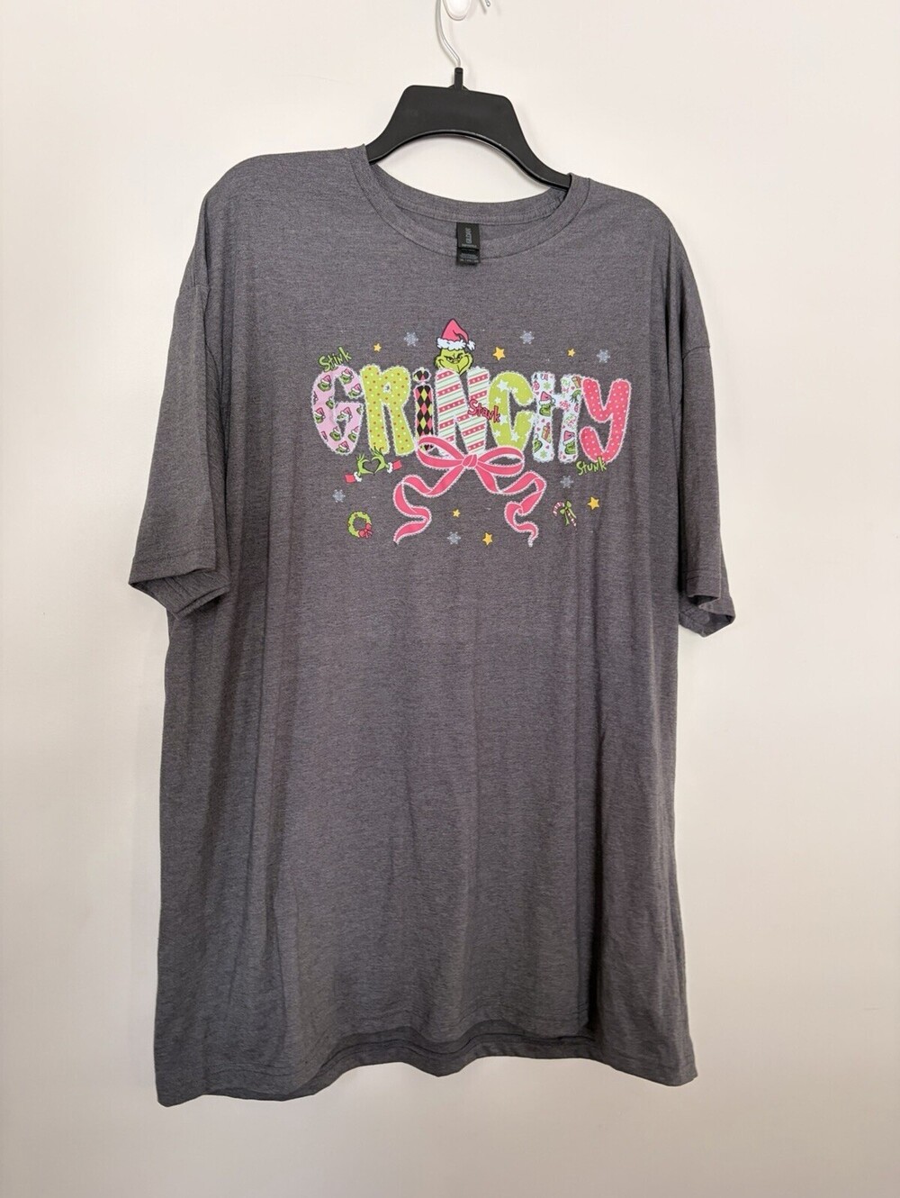 The Grinch Grinchy Softstyle Gildan Grey 2XL T-Shirt Pink Bow Christmas